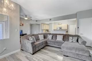 Photo #3: 2486817 Listing