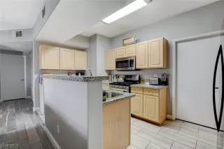 Photo #4: 2486817 Listing