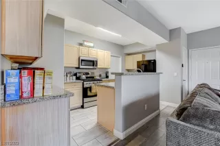 Photo #5: 2486817 Listing