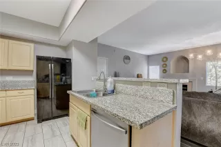 Photo #6: 2486817 Listing