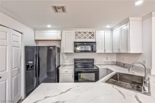 Photo #1: 2486832 Listing 