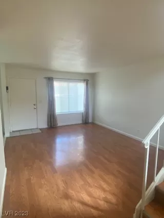 Photo #2: 2486833 Listing 