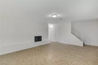 Photo #4: 2486869 Listing