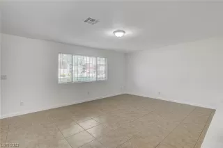 Photo #6: 2486869 Listing