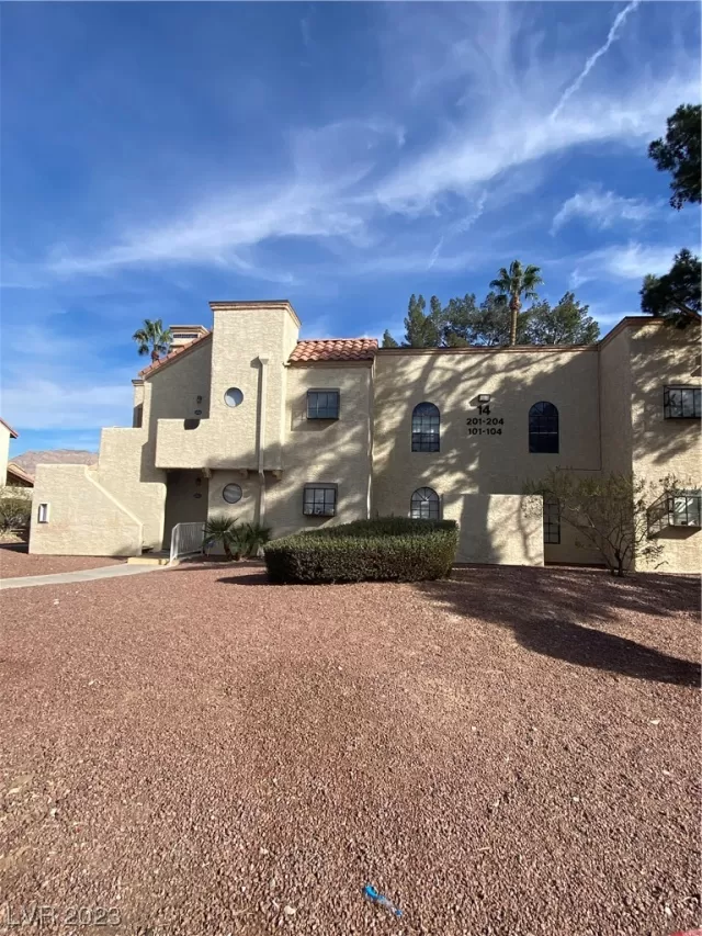 MLS: 2486914 Condo For Sale