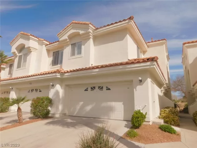 MLS: 2486927 Condo For Sale