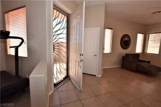 Photo #5: 2486949 Listing