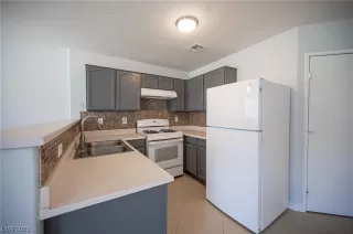 Photo #3: 2486971 Listing 