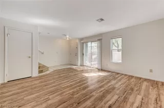 Photo #2: 2486974 Listing