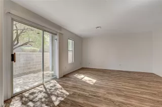 Photo #4: 2486974 Listing