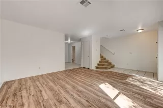 Photo #5: 2486974 Listing