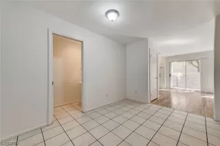 Photo #6: 2486974 Listing