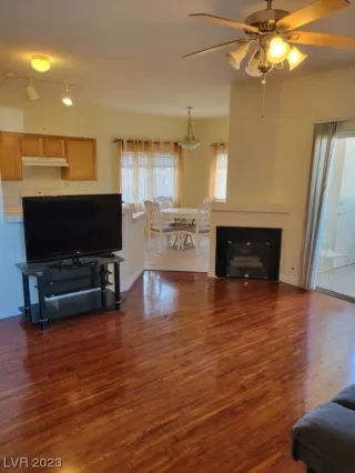 Photo #2: 2486993 Listing