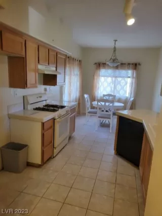 Photo #3: 2486993 Listing