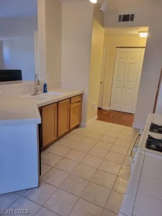 Photo #4: 2486993 Listing