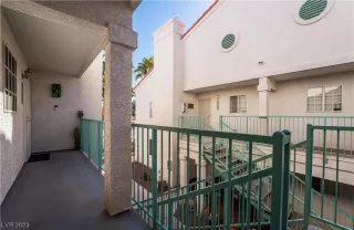 Photo #4: 2486994 Listing