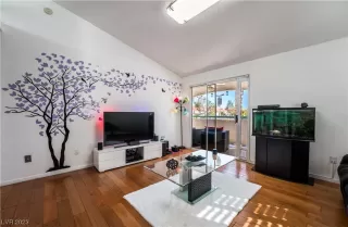 Photo #6: 2486994 Listing