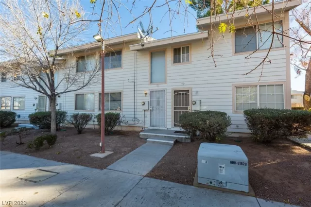 MLS: 2487001 Condo For Sale