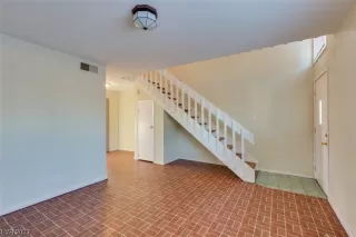 Photo #3: 2487001 Listing