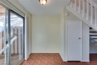 Photo #4: 2487001 Listing