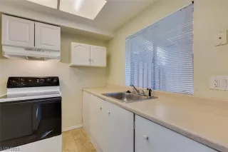 Photo #5: 2487001 Listing