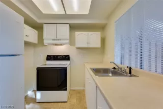 Photo #6: 2487001 Listing