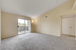 Photo #1: 2487017 Listing