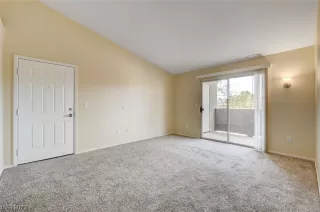 Photo #2: 2487017 Listing