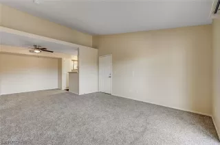 Photo #3: 2487017 Listing