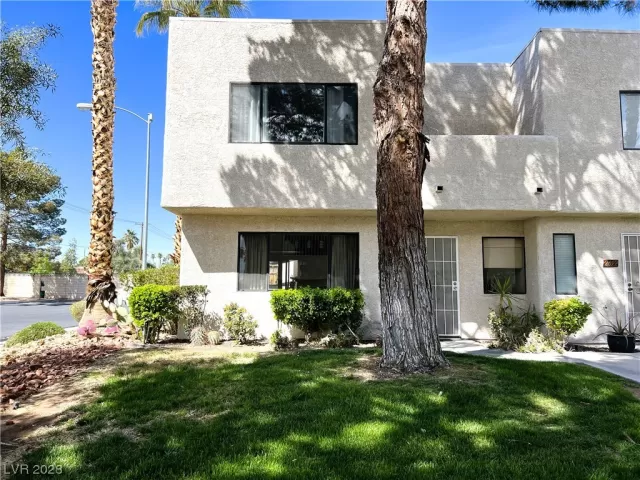 MLS: 2487043 Condo For Sale