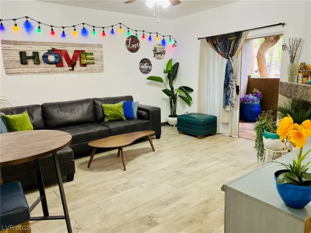 MLS: 2487073 Condo For Sale