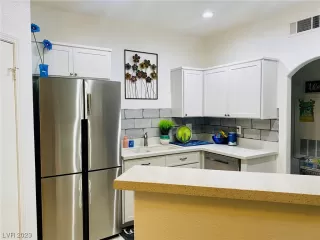 Photo #3: 2487073 Listing