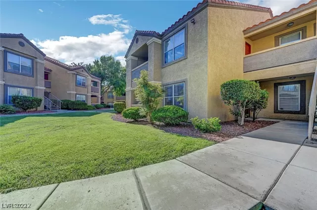 MLS: 2487100 Condo For Sale