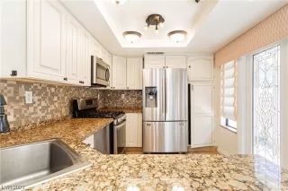 Photo #5: 2487116 Listing