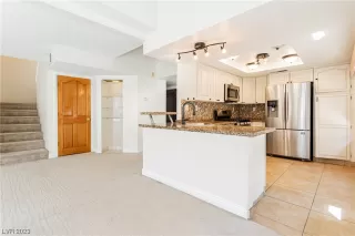 Photo #6: 2487116 Listing