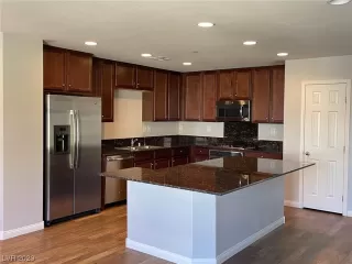 Photo #1: 2487119 Listing 