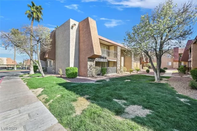 MLS: 2487162 Condo For Sale