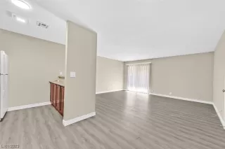 Photo #4: 2487162 Listing