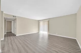 Photo #5: 2487162 Listing