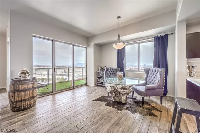 MLS: 2487173 Condo For Sale