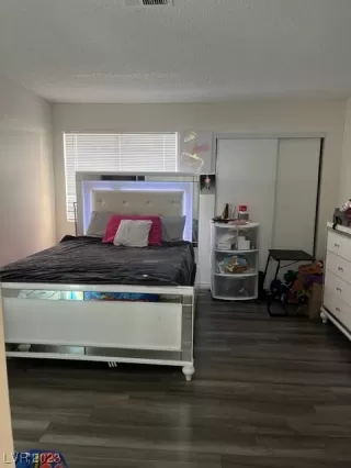 Photo #3: 2487181 Listing