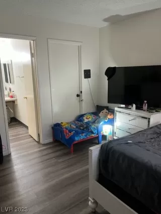 Photo #4: 2487181 Listing