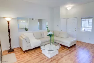 Photo #3: 2487183 Listing