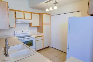 Photo #5: 2487183 Listing