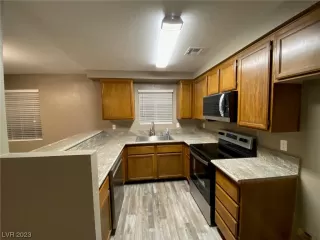 Photo #3: 2487198 Listing