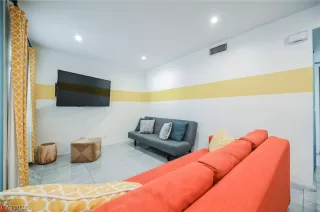 Photo #4: 2487202 Listing