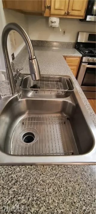 Photo #5: 2487210 Listing