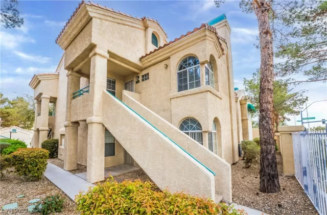 MLS: 2487215 Condo For Sale