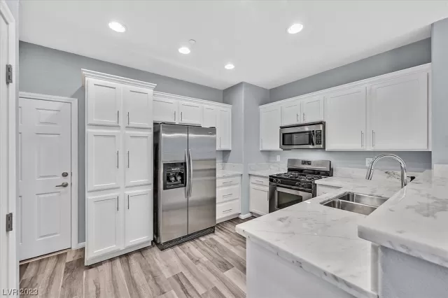 MLS: 2487228 Condo For Sale