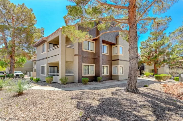 MLS: 2487248 Condo For Sale